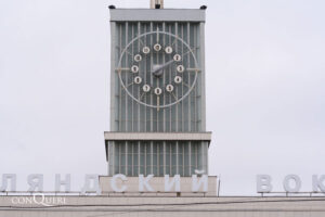 Distributor of Mobatime Facade Clock in Qatar - Conqueri